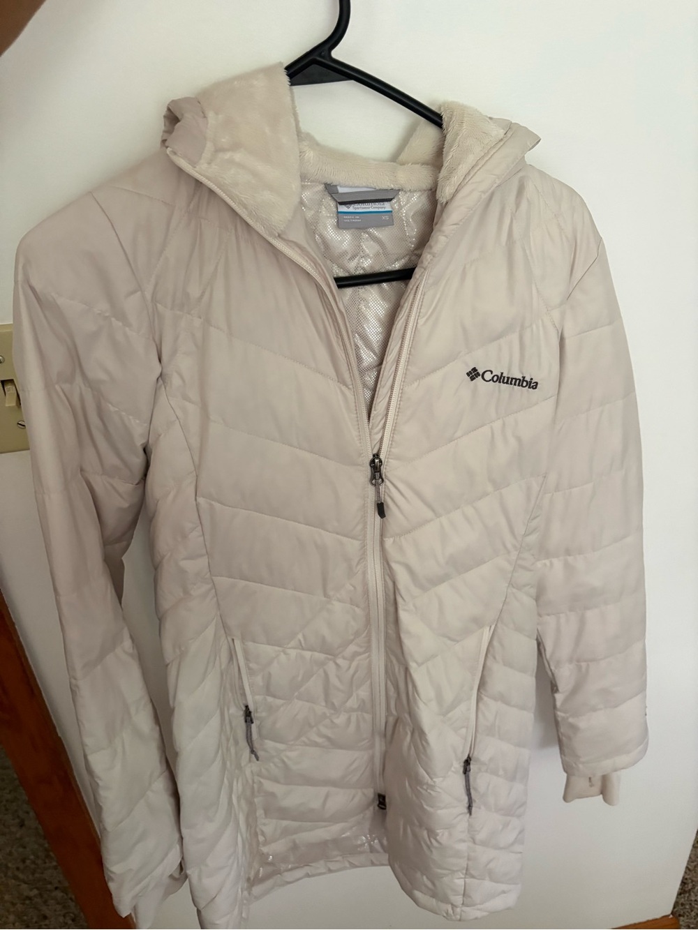 Columbia Women's Hooded omniheat  Jacket in creamy white